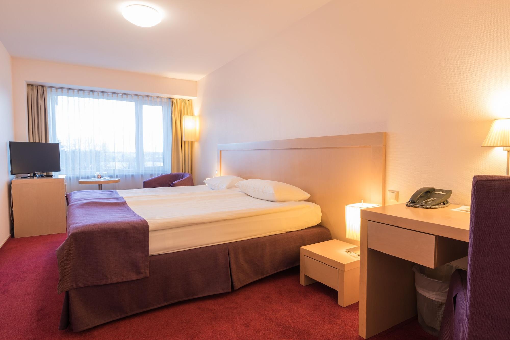 Riga Islande Hotel With Free Parking Exteriör bild