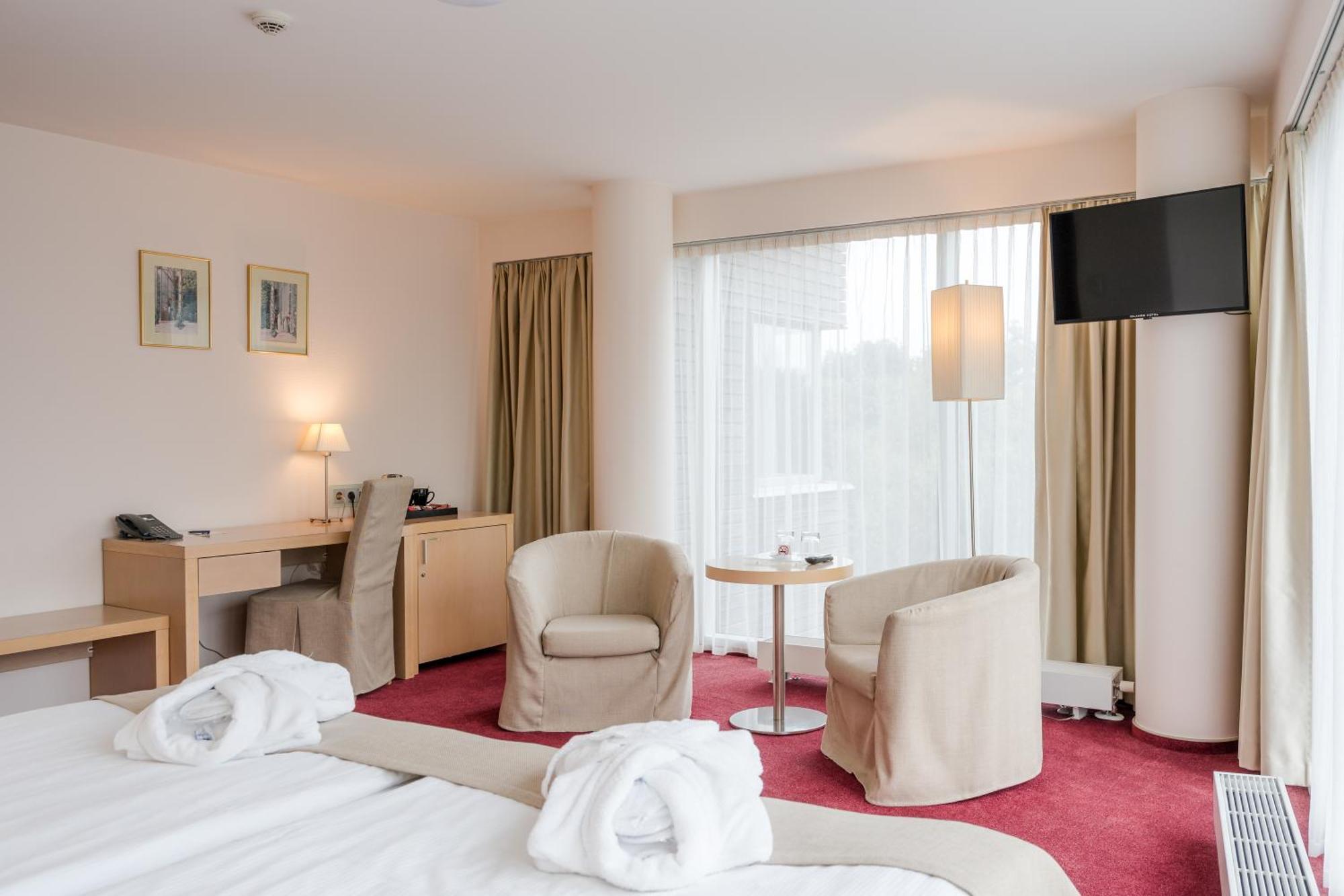 Riga Islande Hotel With Free Parking Exteriör bild