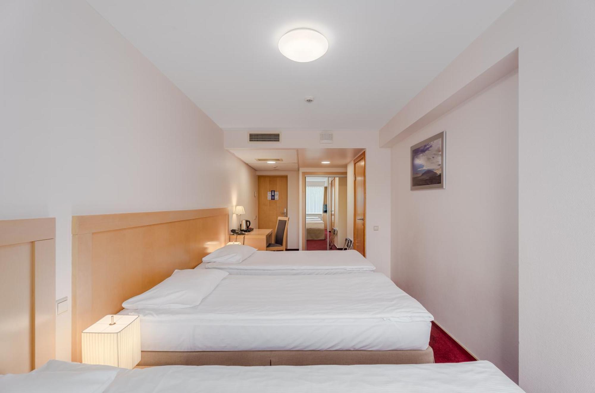 Riga Islande Hotel With Free Parking Exteriör bild