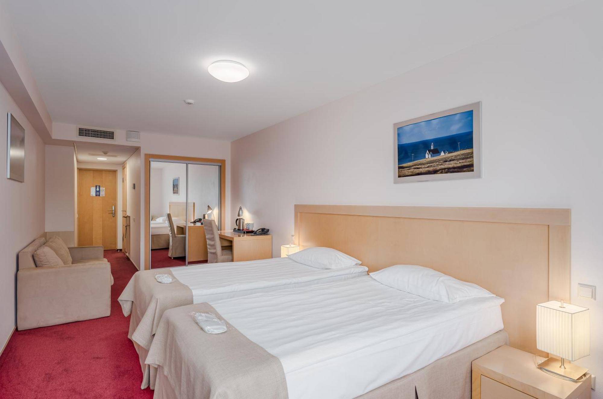 Riga Islande Hotel With Free Parking Exteriör bild