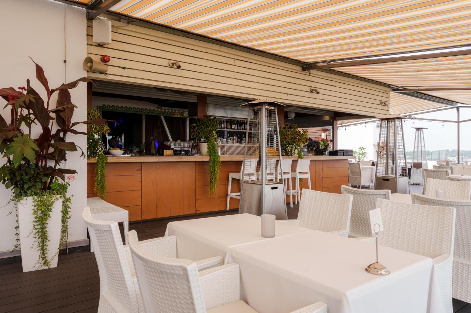 Riga Islande Hotel With Free Parking Exteriör bild