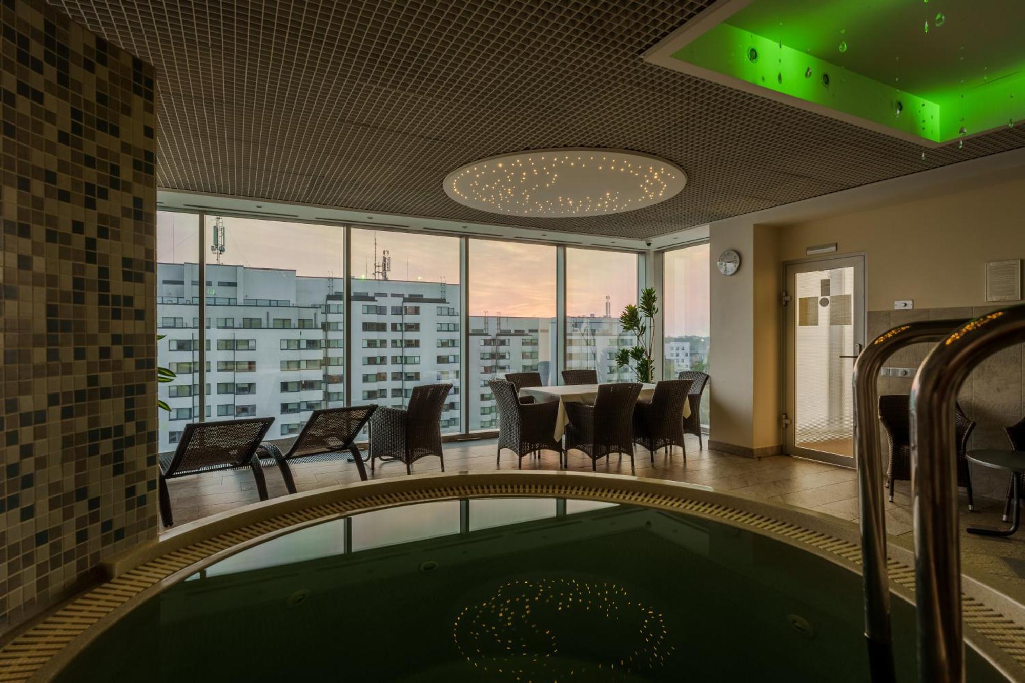 Riga Islande Hotel With Free Parking Exteriör bild