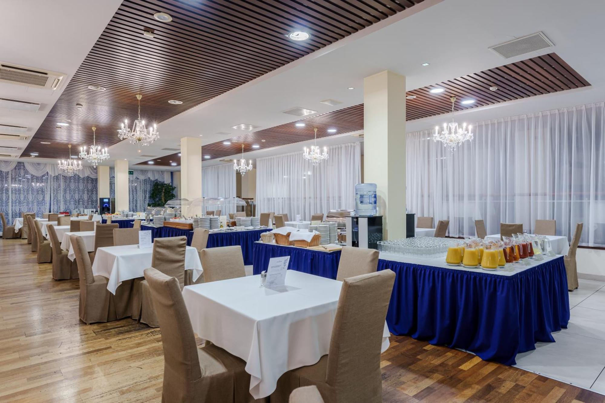 Riga Islande Hotel With Free Parking Exteriör bild